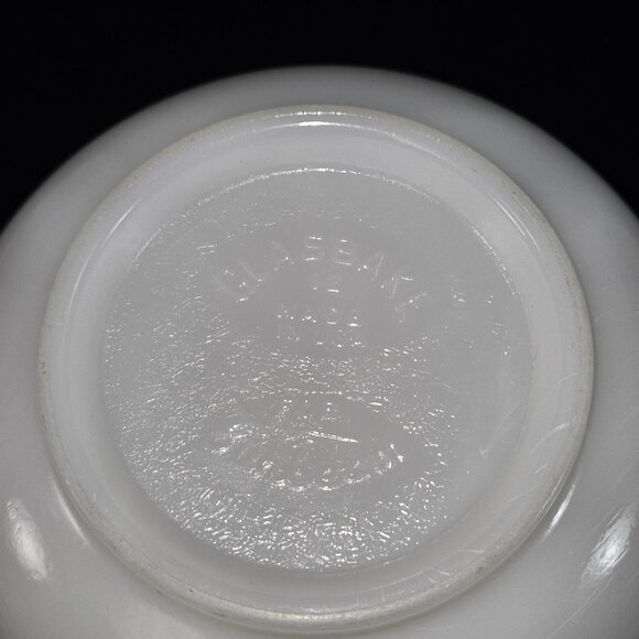 Vintage Glasbake for Sunbeam White Milk Glass Mixing Bowl Pour Spout 12 - Picture 3 of 5
